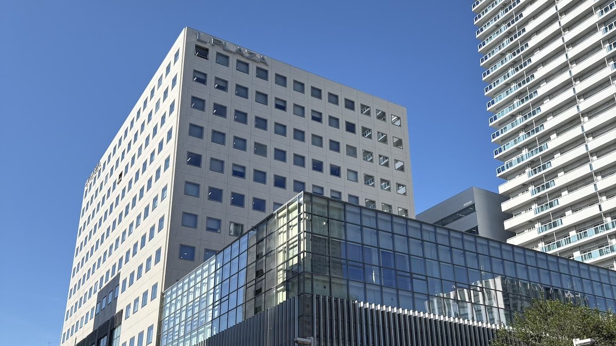 会場となる札幌エルプラザの外観